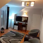Grand Villa Ustka- Marmonoli, Pokoje Z Balkonami I Tarasami, Parking W Cenie ! Frühstückspension Stolpmünde
