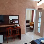 Grand Villa Ustka- Marmonoli, Pokoje Z Balkonami I Tarasami, Parking W Cenie ! Stolpmünde