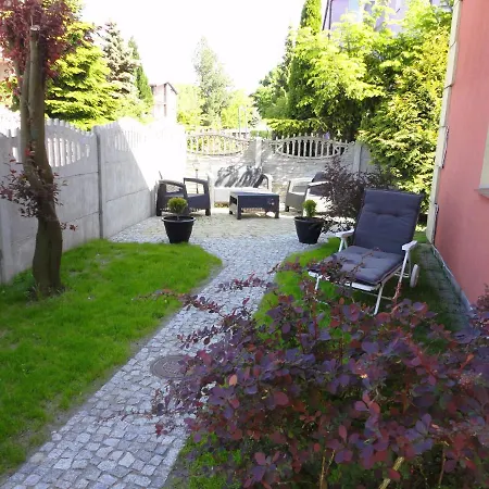 Grand Villa Ustka- Marmonoli, Pokoje Z Balkonami I Tarasami, Parking W Cenie ! Frühstückspension