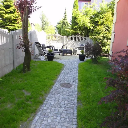 Grand Villa Ustka- Marmonoli, Pokoje Z Balkonami I Tarasami, Parking W Cenie ! Frühstückspension Stolpmünde