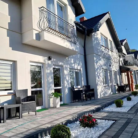 Grand Villa Ustka- Marmonoli, Pokoje Z Balkonami I Tarasami, Parking W Cenie ! Frühstückspension