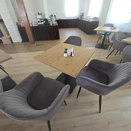 Grand Villa Ustka- Pokoje Z Balkonami I Tarasami, Parking W Cenie ! 3*