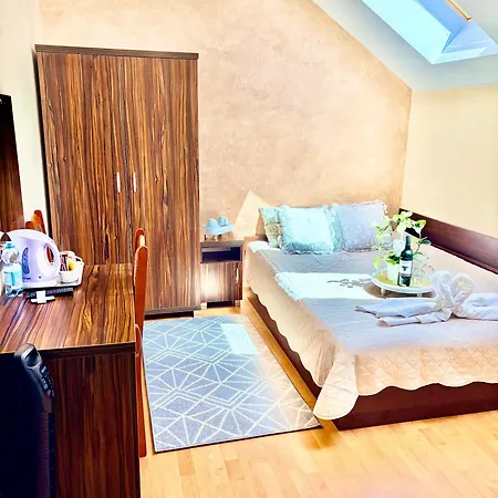 Grand Villa Ustka- Pokoje Z Balkonami I Tarasami, Parking W Cenie ! 3*