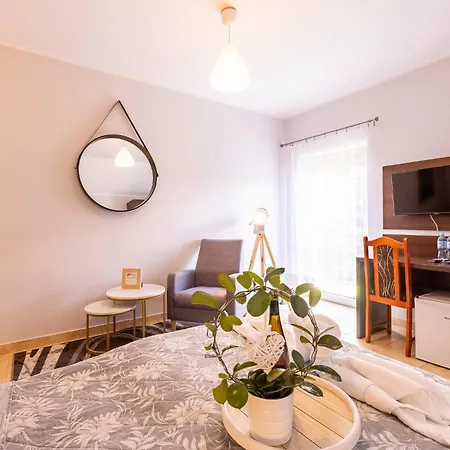 Frühstückspension Grand Villa Ustka- Pokoje Z Balkonami I Tarasami, Parking W Cenie ! 3*