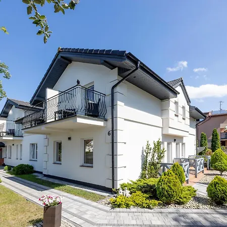 Grand Villa Ustka- Pokoje Z Balkonami I Tarasami, Parking W Cenie ! Frühstückspension Stolpmünde