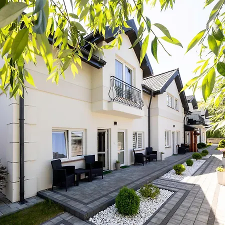 Frühstückspension Grand Villa Ustka- Pokoje Z Balkonami I Tarasami, Parking W Cenie ! Stolpmünde