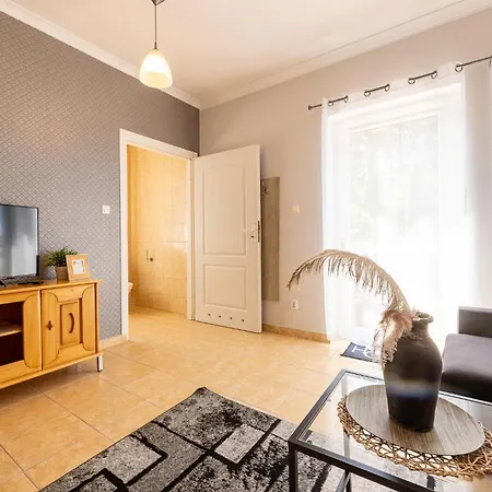Grand Villa Ustka- Pokoje Z Balkonami I Tarasami, Parking W Cenie ! 3*