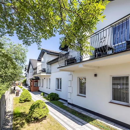 Grand Villa Ustka- Pokoje Z Balkonami I Tarasami, Parking W Cenie ! Frühstückspension Stolpmünde