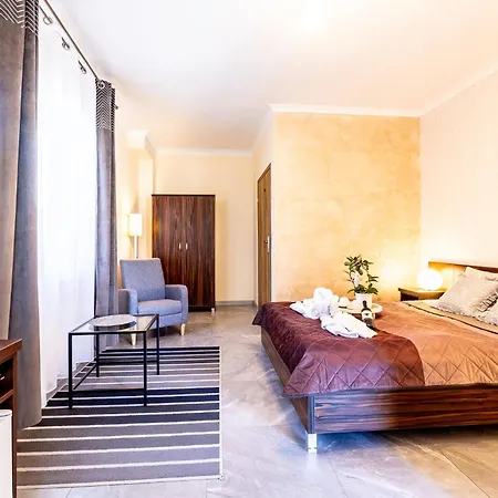 Grand Villa Ustka- Pokoje Z Balkonami I Tarasami, Parking W Cenie ! 3*